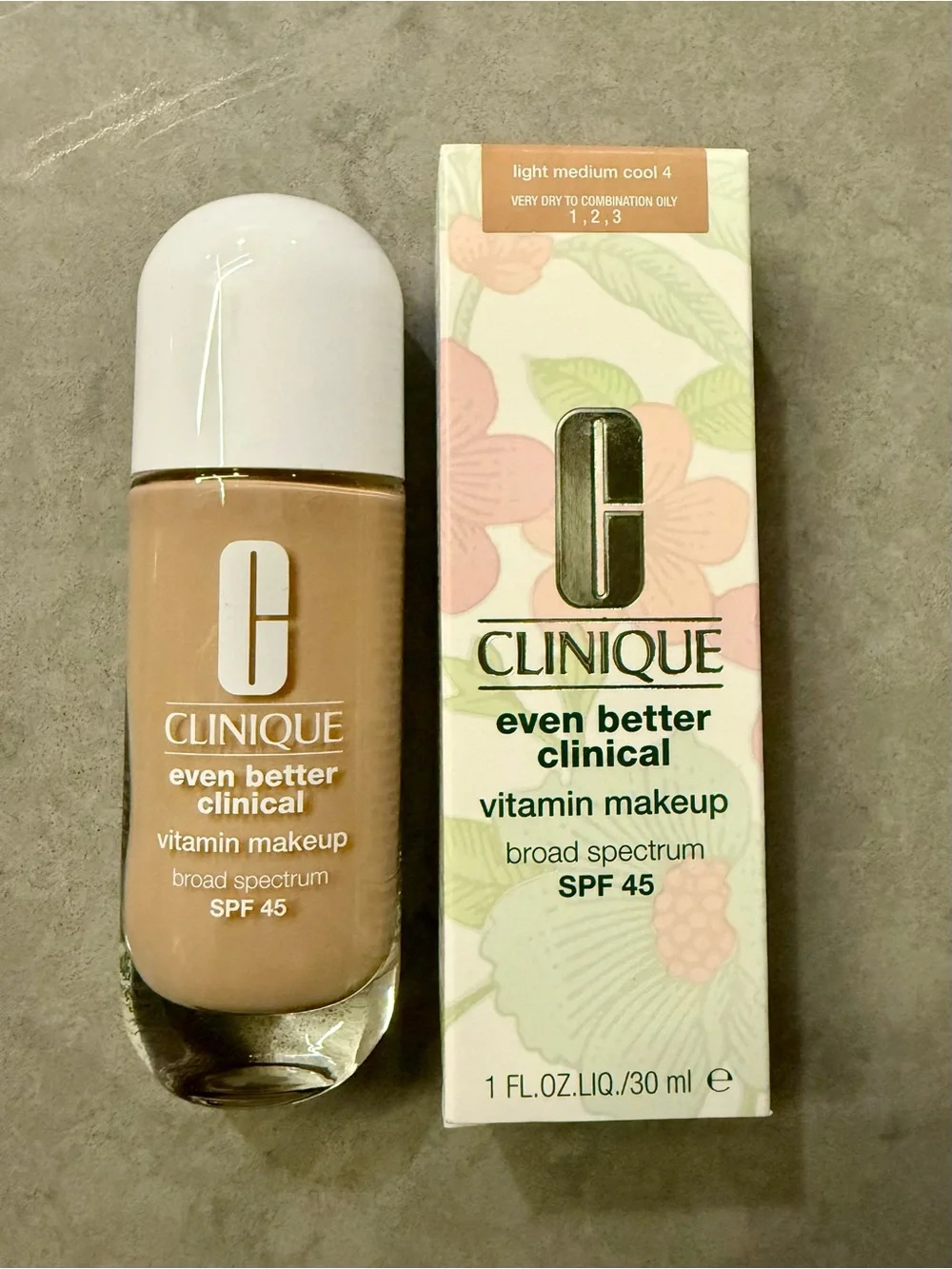 Clinique Even Better Clinical Vitamin Makeup in Light Medium Cool 4 SPF45